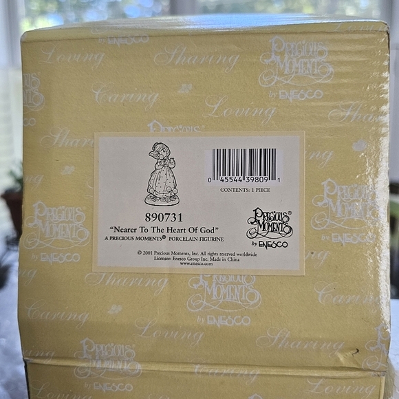 Precious Moments® 2001 "Nearer To The Heart Of God" Figurine #890731 - Picture 5 of 15